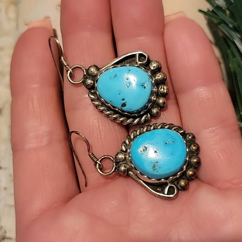Vintage Turquoise Earrings - Picture 3 of 4